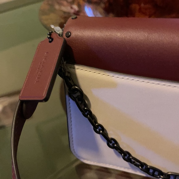 Brand new coach crossbody nice Christmas gift. Leather material nicely made. - Picture 10 of 13